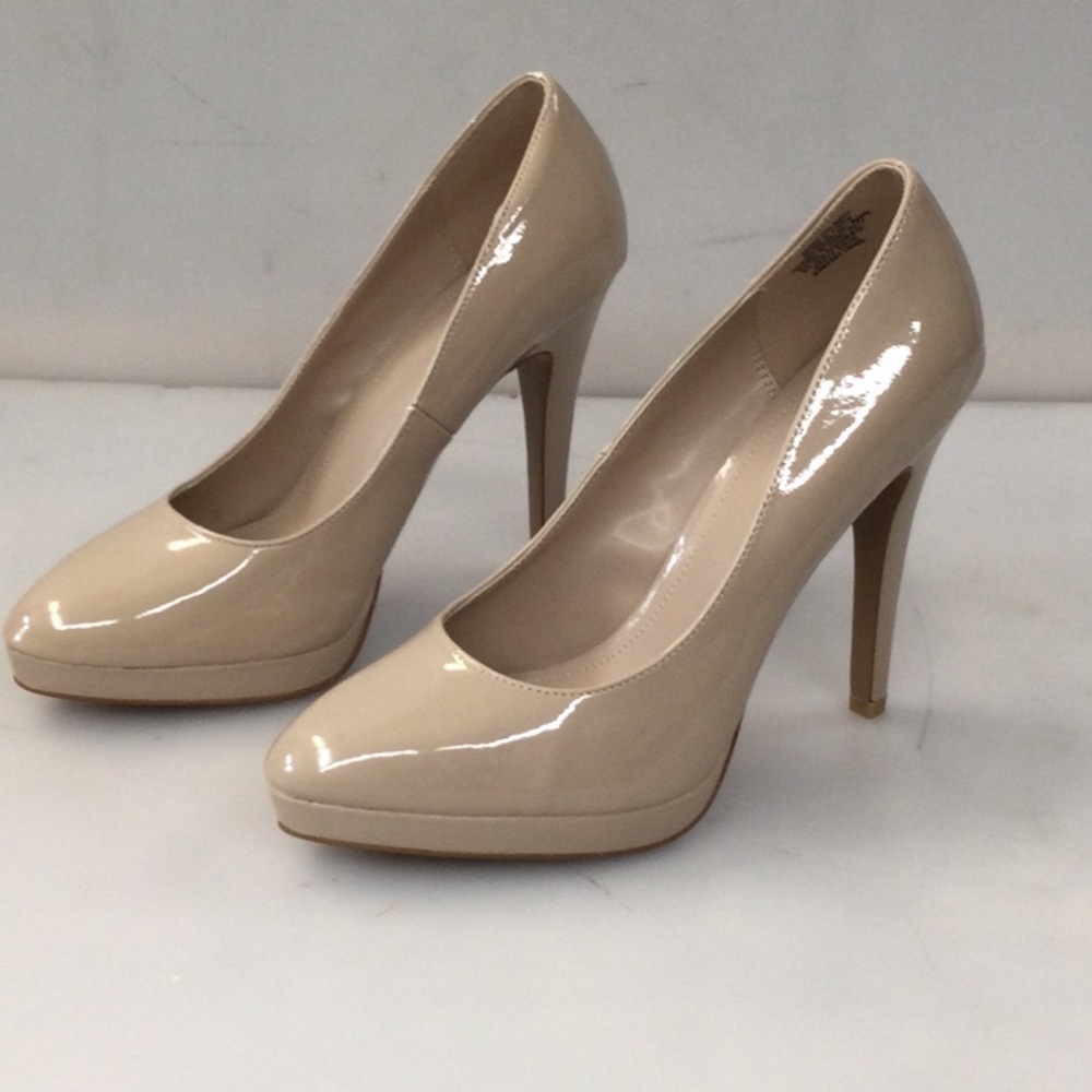 Elle Elegant Nude High Heels size 9.5 nwt